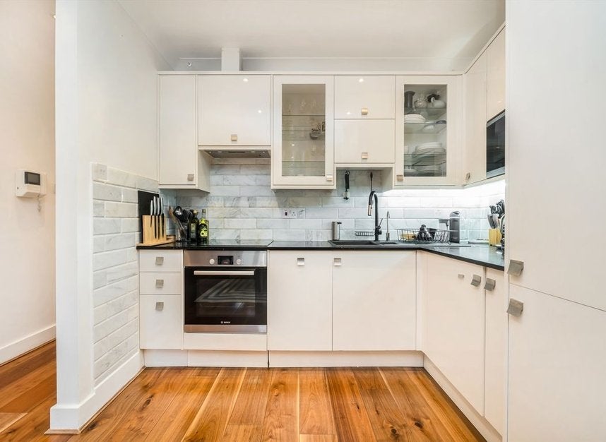 Flat Gaskin Street in Greater London