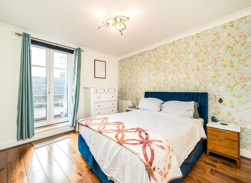 Flat Gaskin Street in Greater London