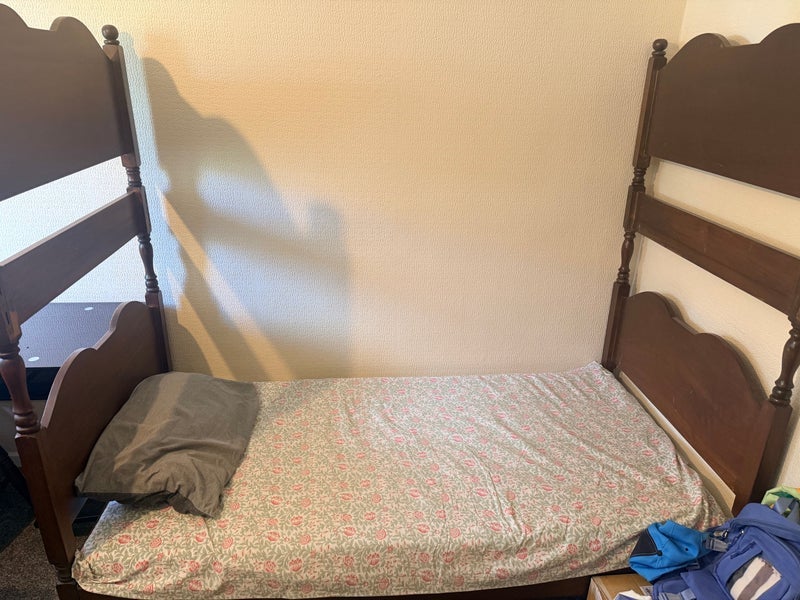 Room Hurst Close in Crawley