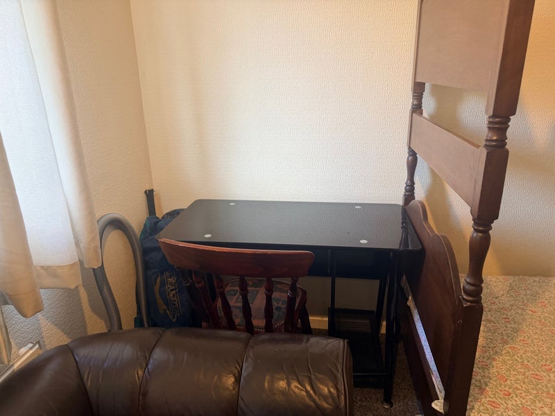 Room Hurst Close in Crawley