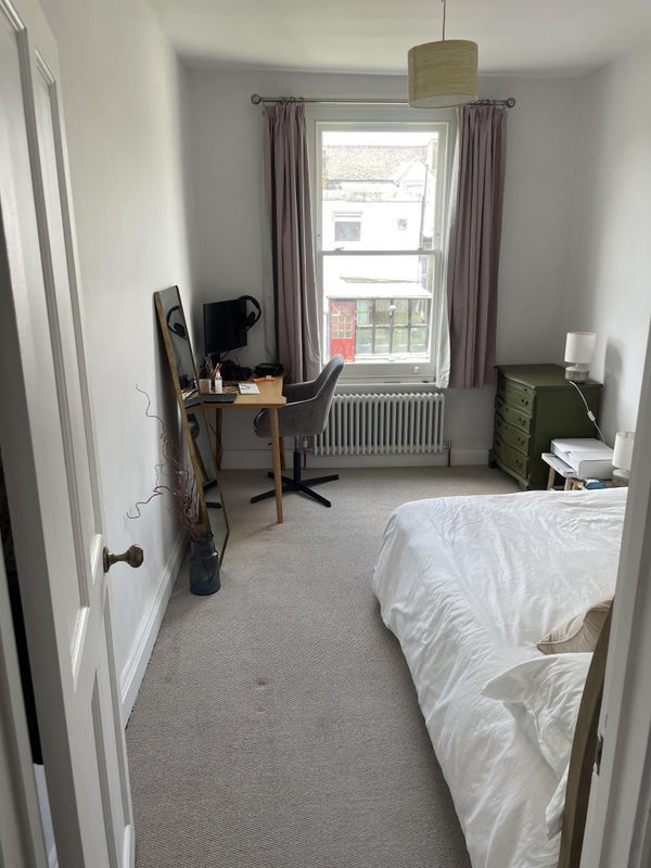 Room Medwin Street in Greater London