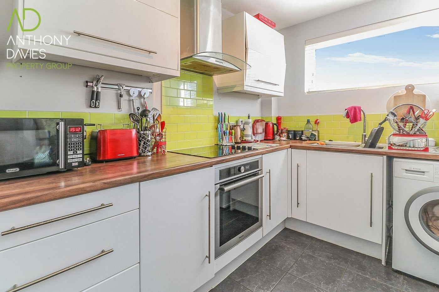 Flat Rawdon Drive in Hoddesdon