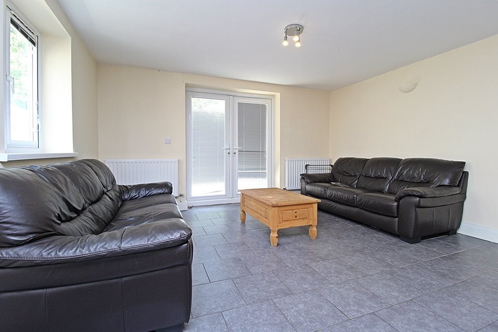 Room Colum Road in Cardiff