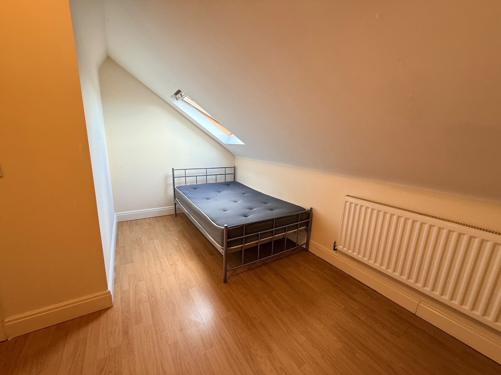 Room Colum Road in Cardiff