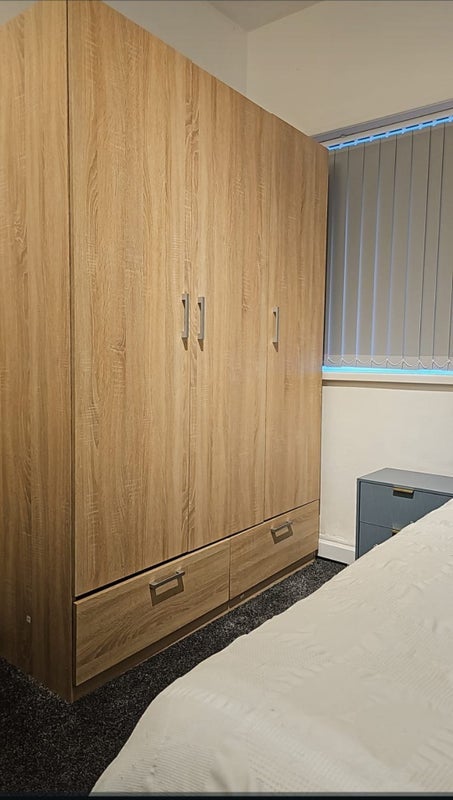 Room Connaught Street in Bury