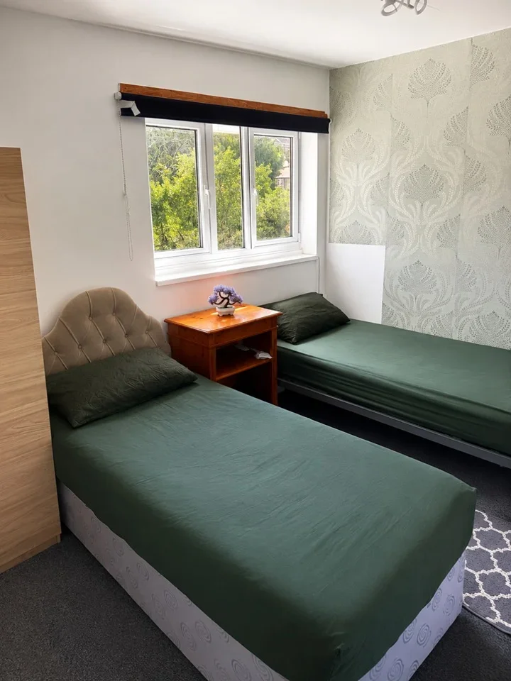 Room Thatches Grove in Greater London