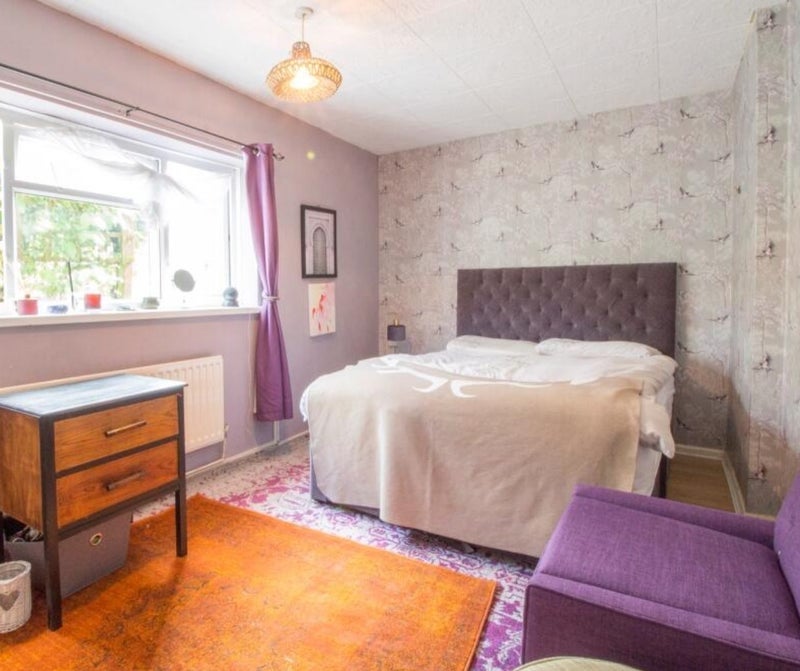 Room Chesterton Road in Cardiff