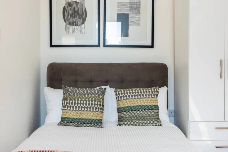 Flat Warwick Road in Greater London