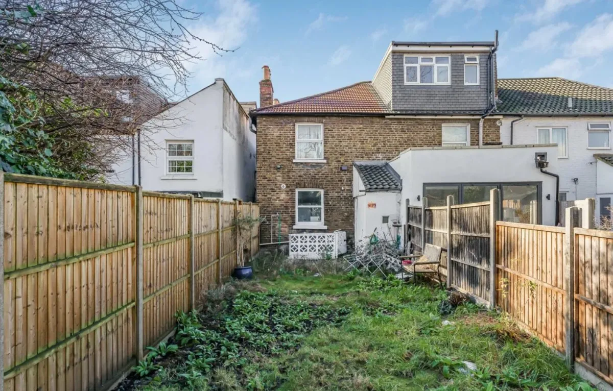 House Sutton Grove in Greater London