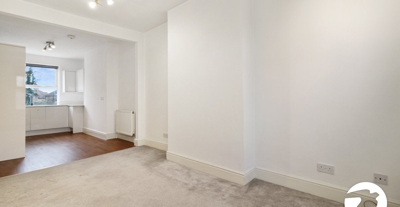 Flat Brownhill Road in Greater London