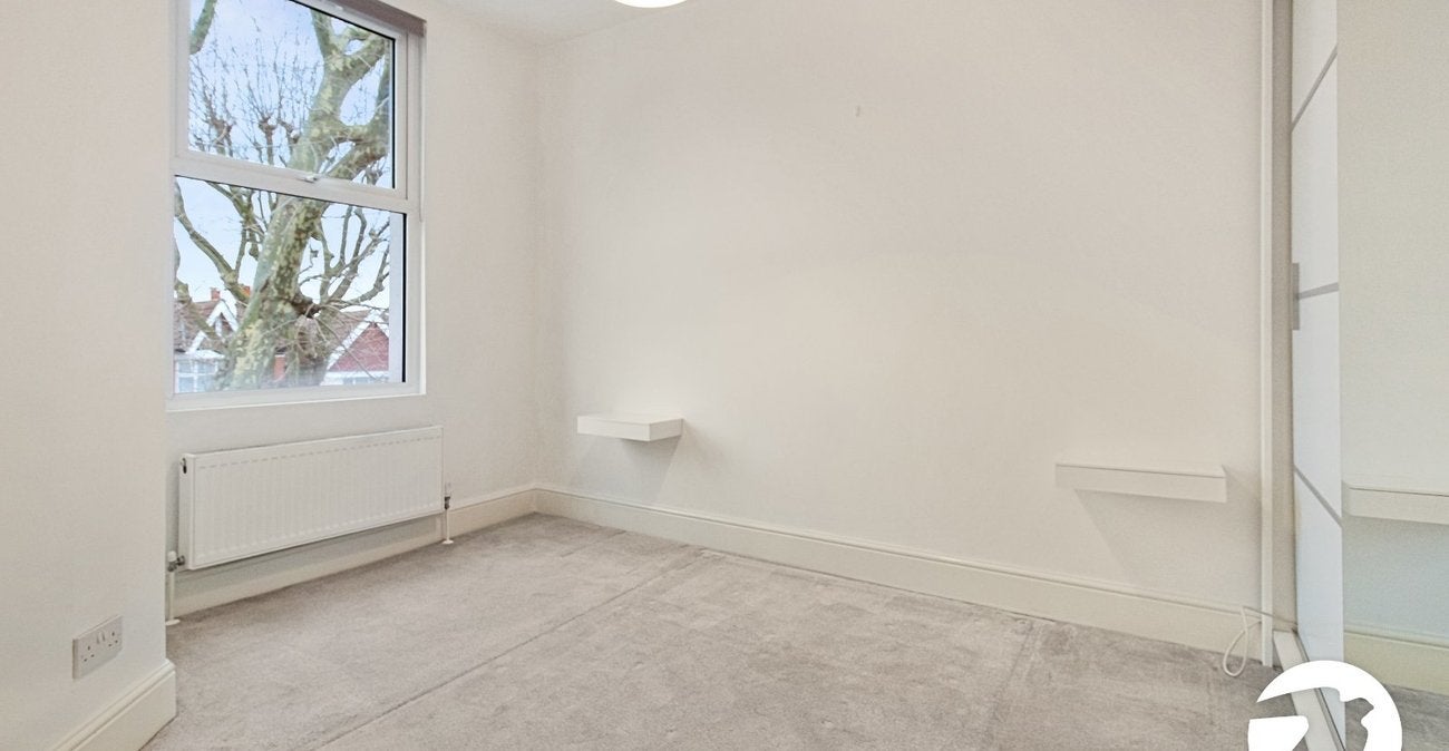 Flat Brownhill Road in Greater London