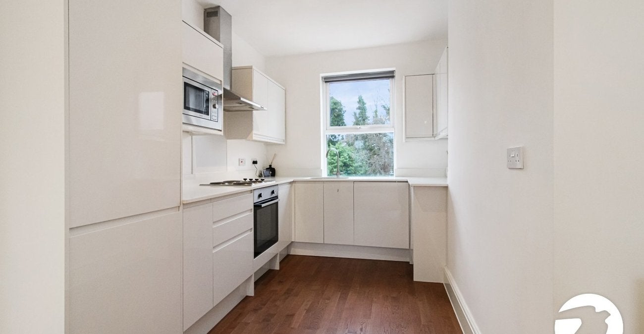 Flat Brownhill Road in Greater London