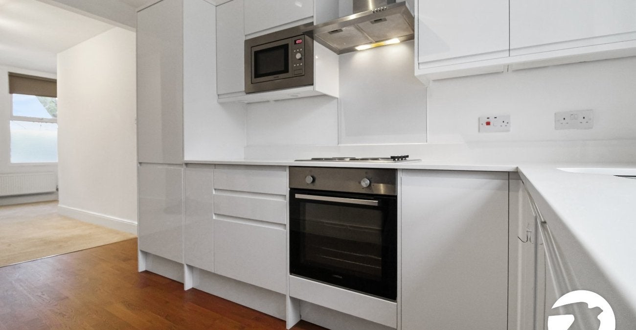 Flat Brownhill Road in Greater London
