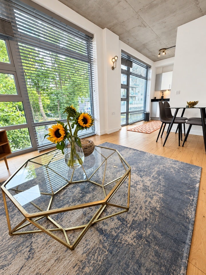 Flat Southgate Road in Greater London
