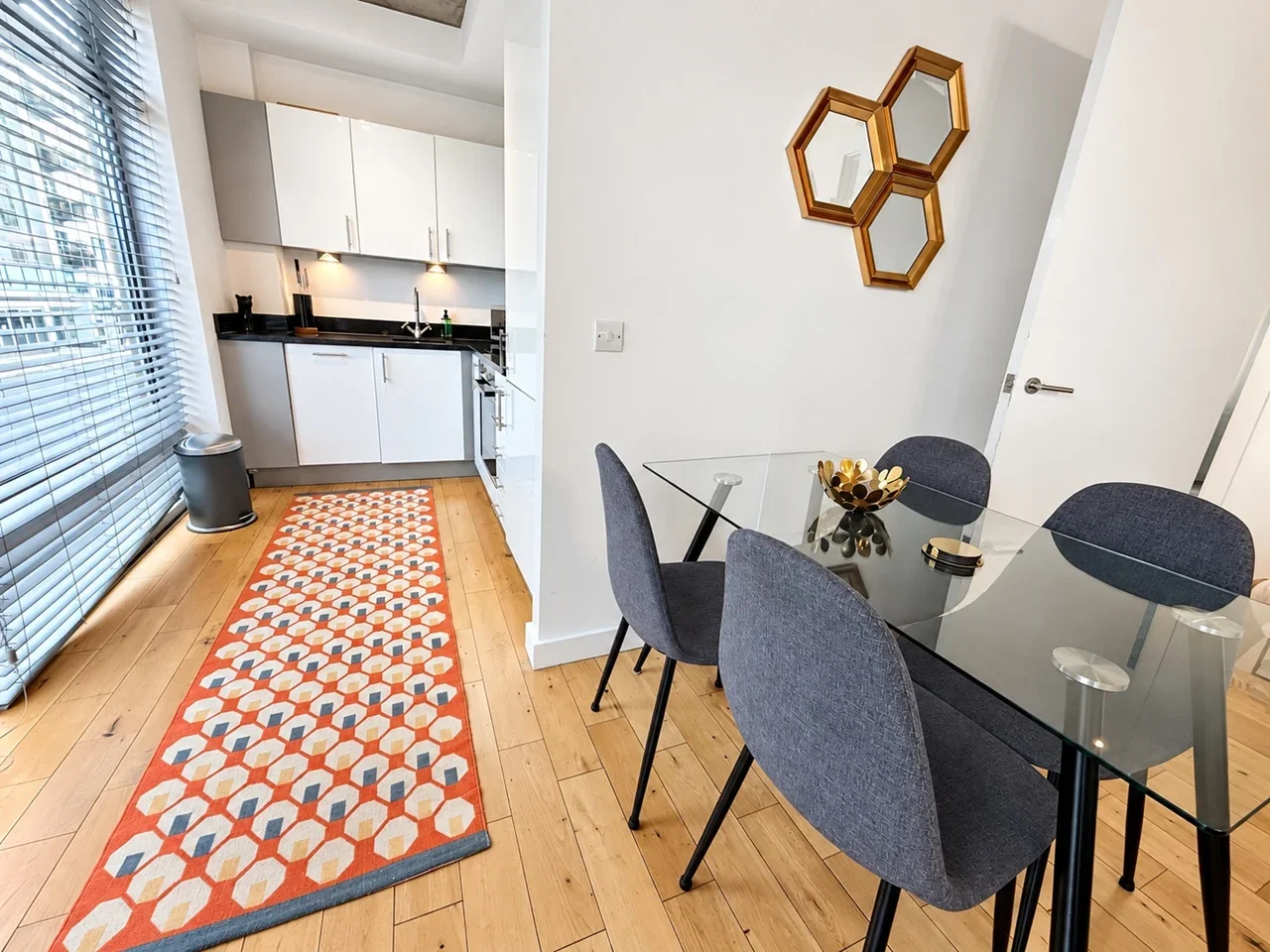 Flat Southgate Road in Greater London