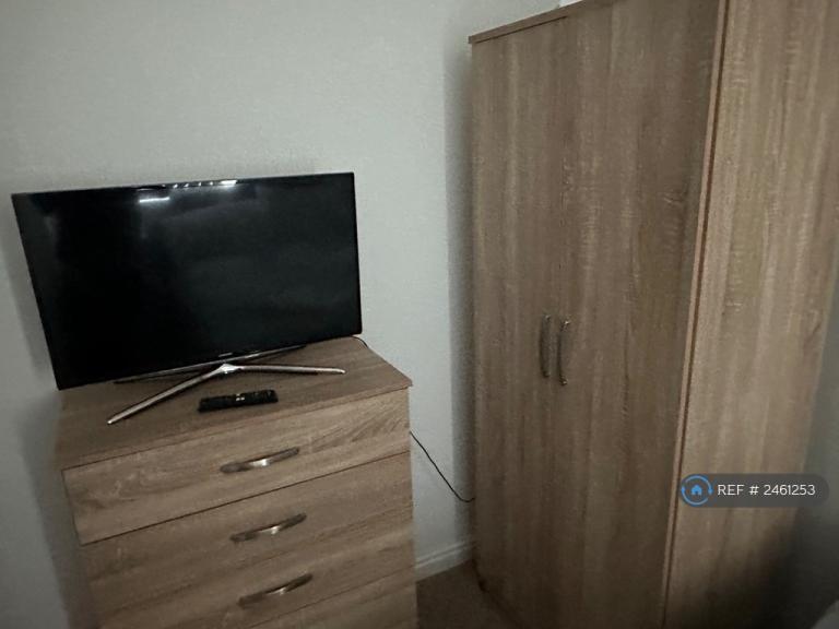 Room Follyhouse Lane in Walsall