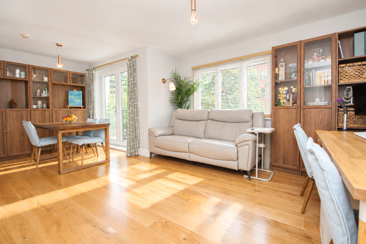 Flat Mellish Street in Greater London