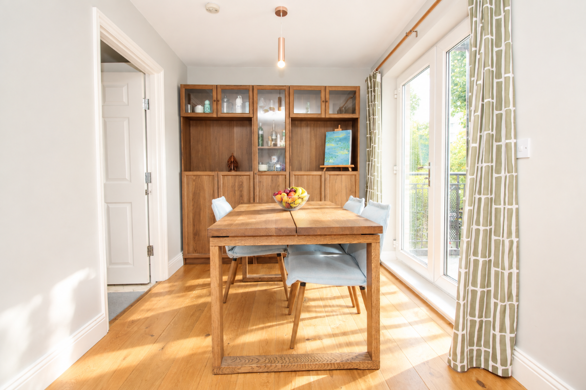 Flat Mellish Street in Greater London