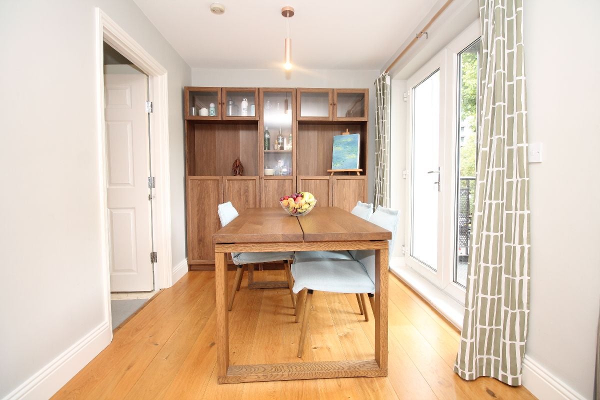 Flat Mellish Street in Greater London