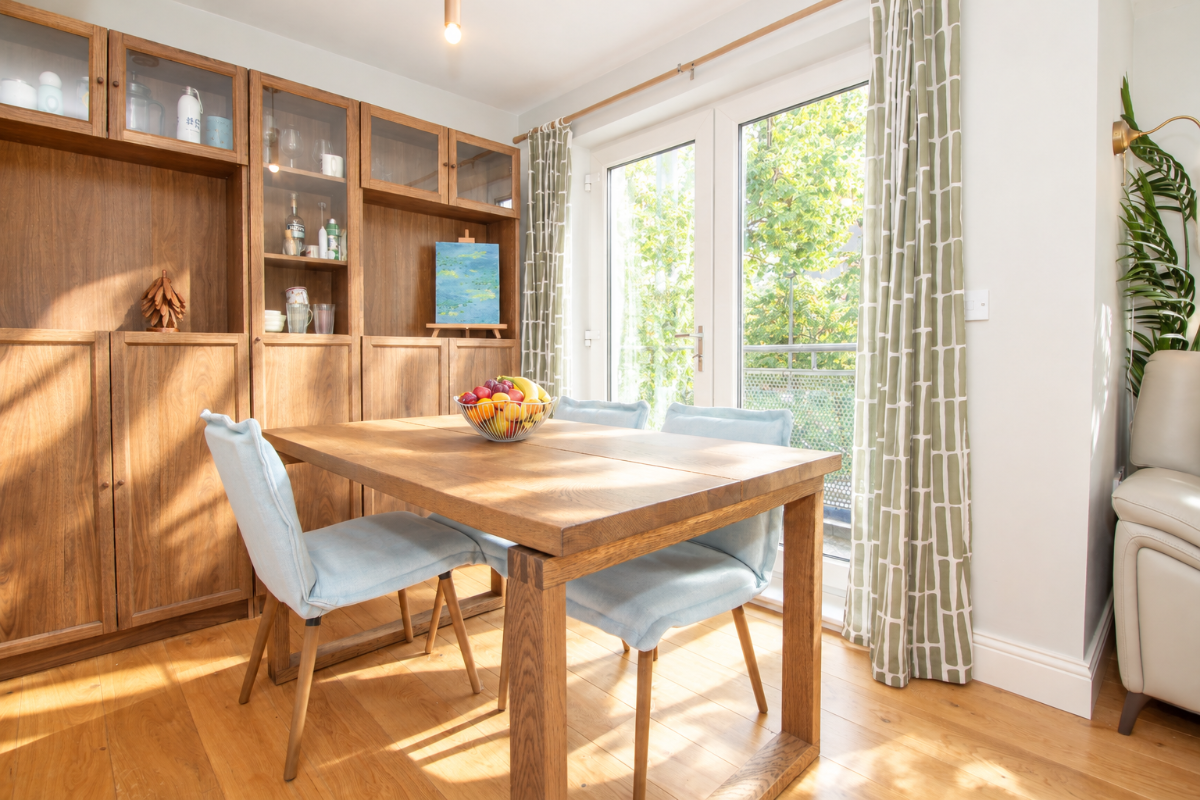 Flat Mellish Street in Greater London