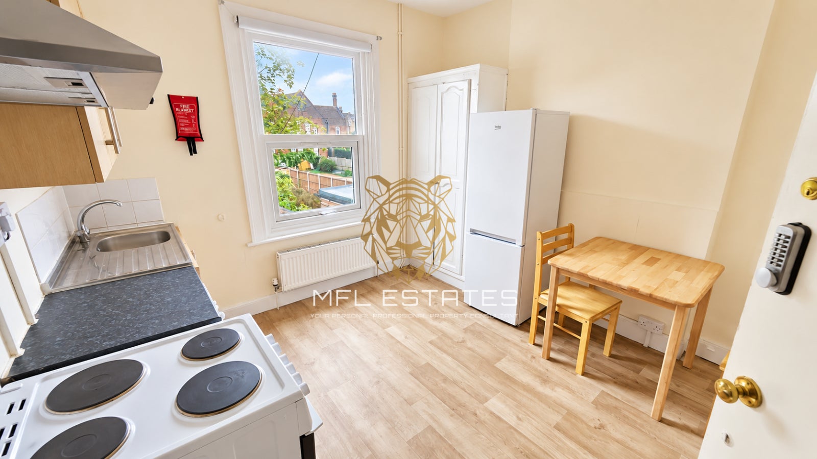 Flat Dagnall Park in Greater London