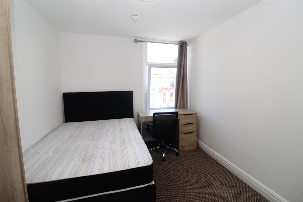 Room Colum Road in Cardiff