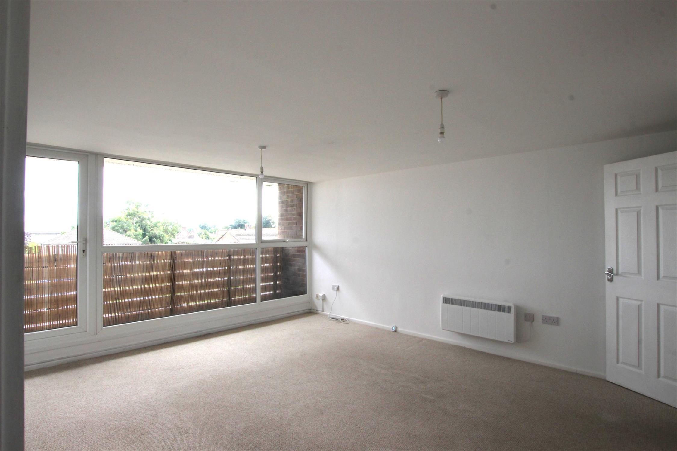 Flat Wendover Road in Havant
