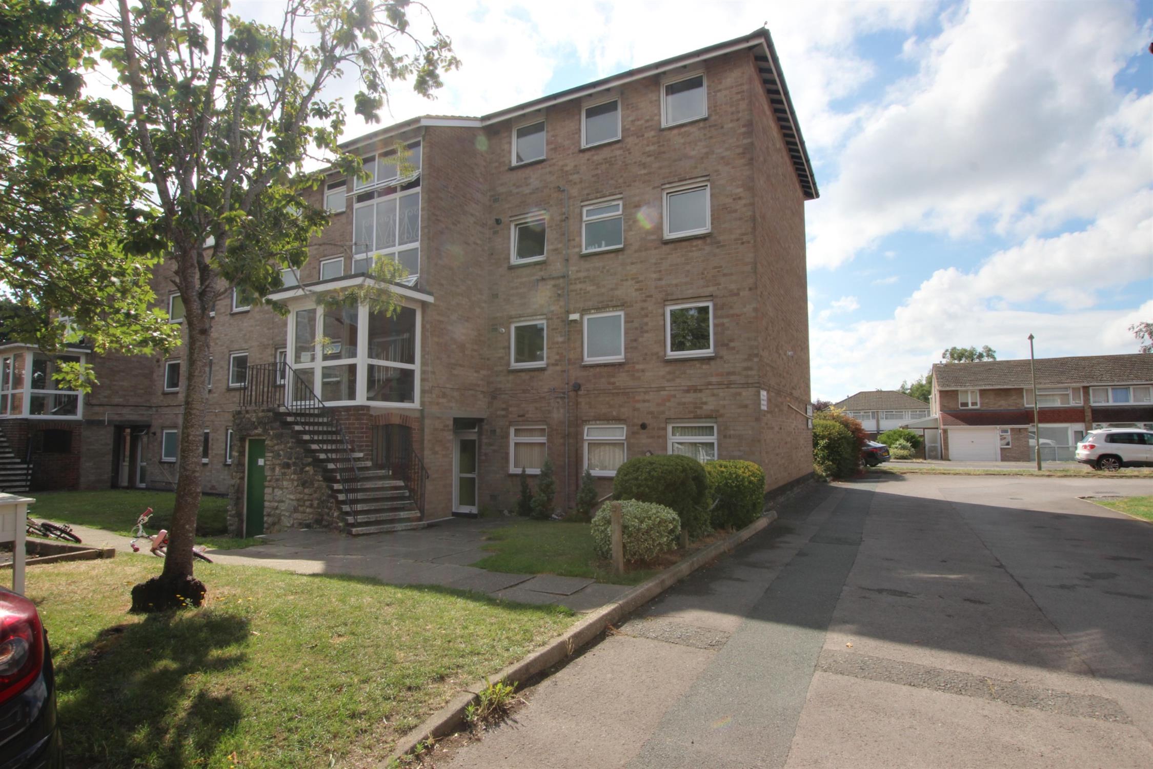 Flat Wendover Road in Havant