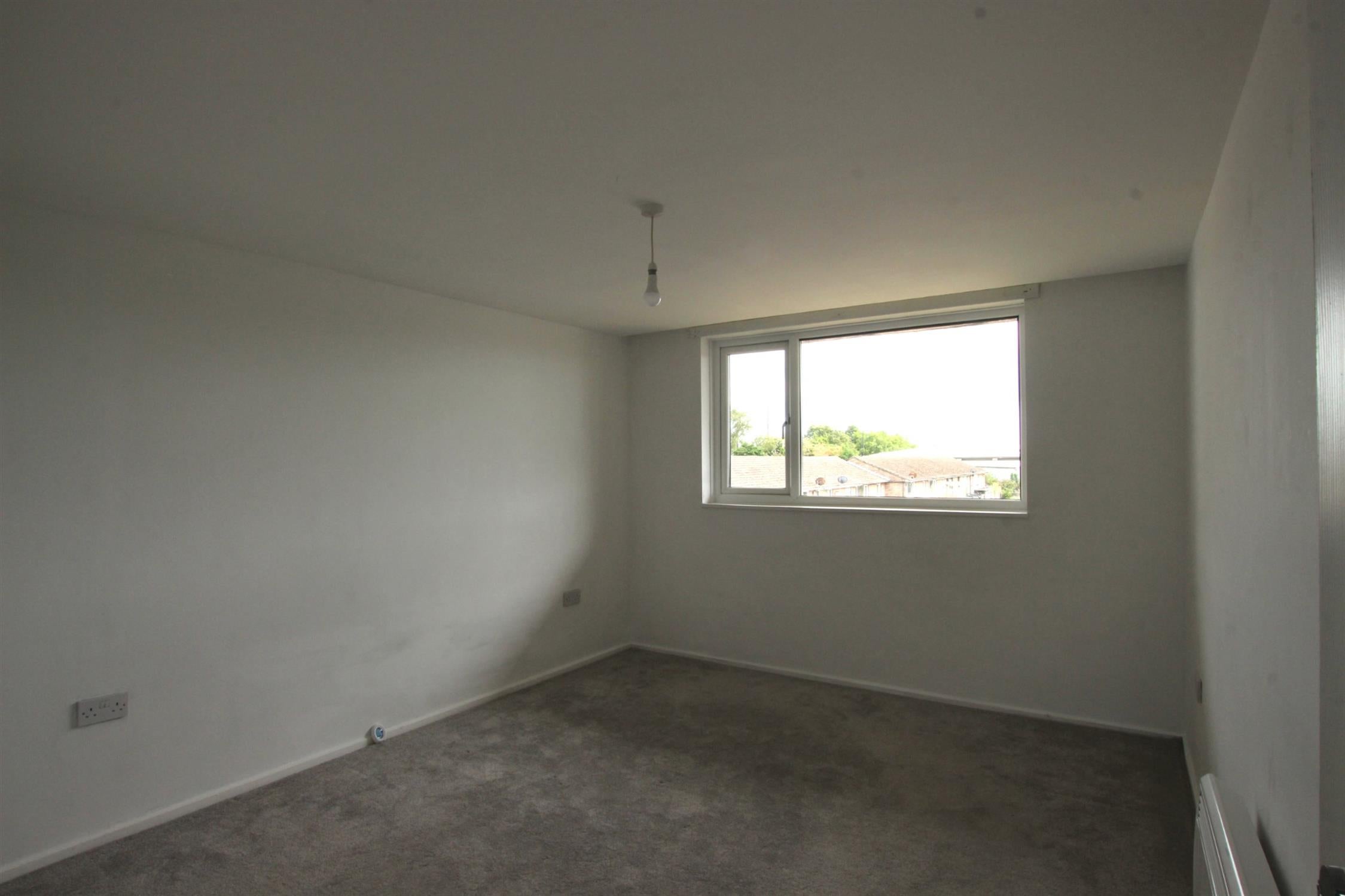 Flat Wendover Road in Havant