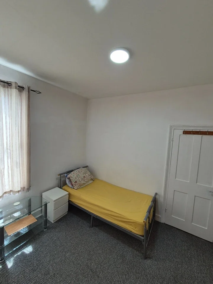 Flat Heigham Road in Greater London