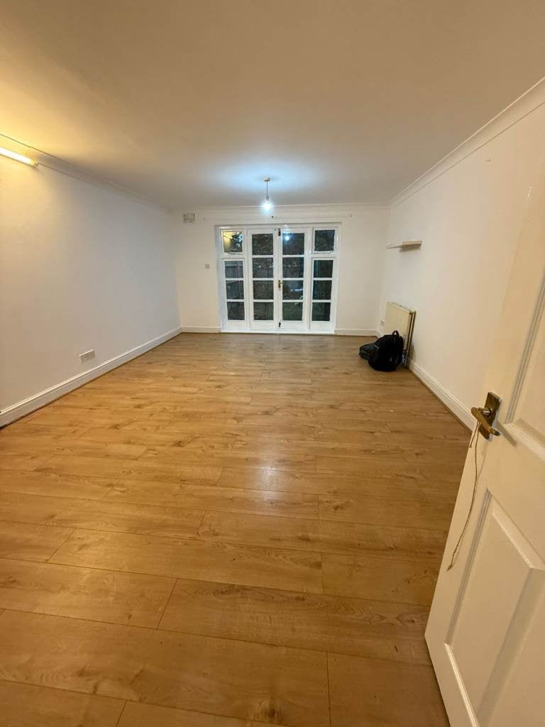 House Bath Road in Greater London