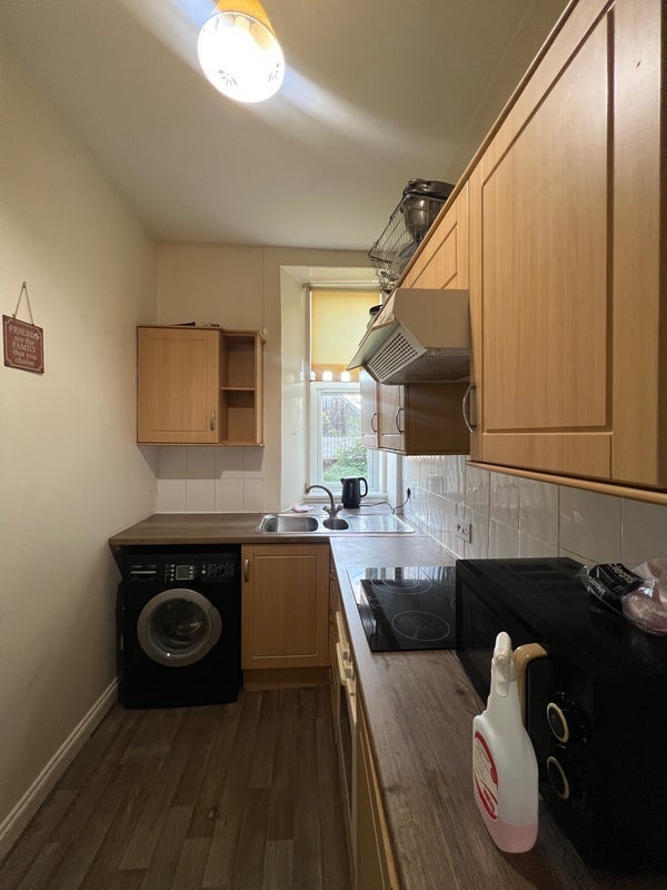 Room Carlibar Road in Barrhead