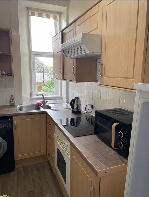 Room Carlibar Road in Barrhead