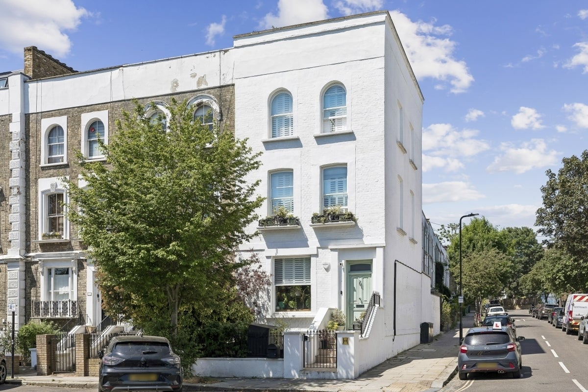 House Queen's Crescent in Greater London