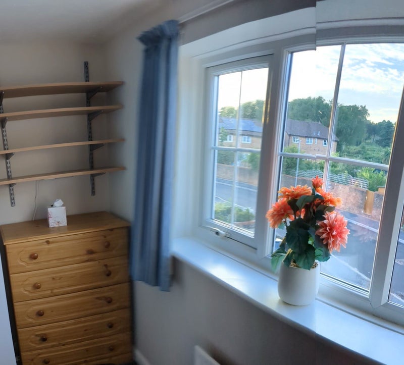 Room Pilsdon Drive in Poole