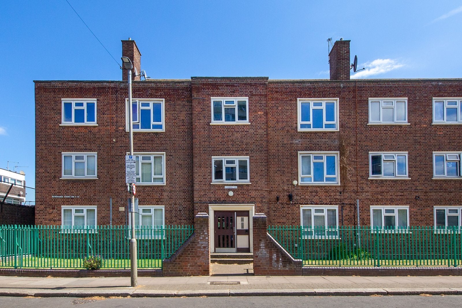Flat Hazelhurst Road in Greater London