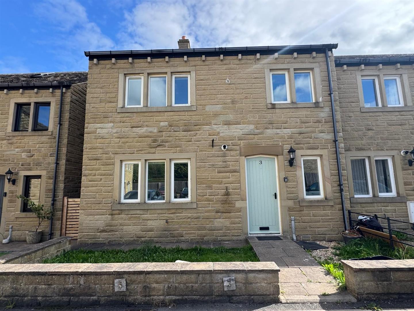 House Pear Tree Close in Calderdale