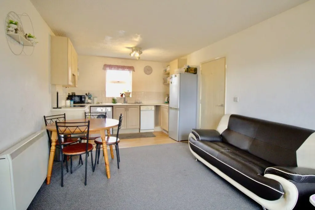 Flat Strathern Road in Leicester