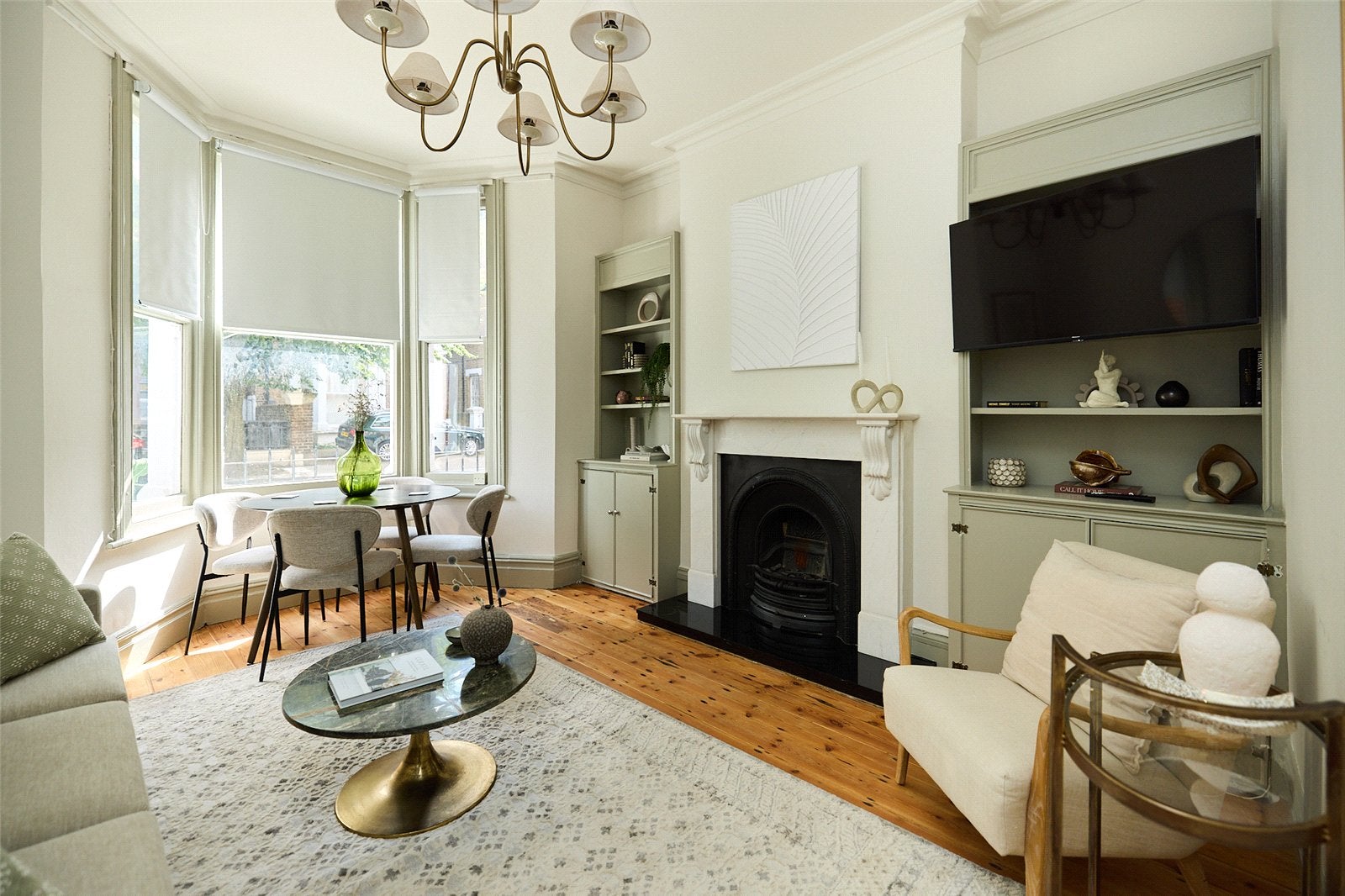 Flat Blythe Road in Greater London