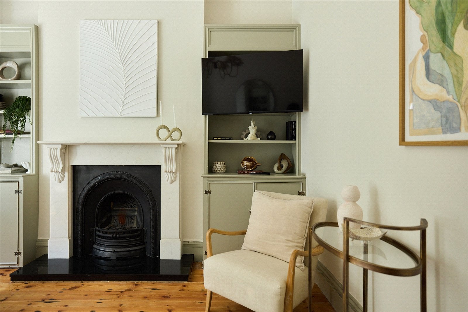 Flat Blythe Road in Greater London