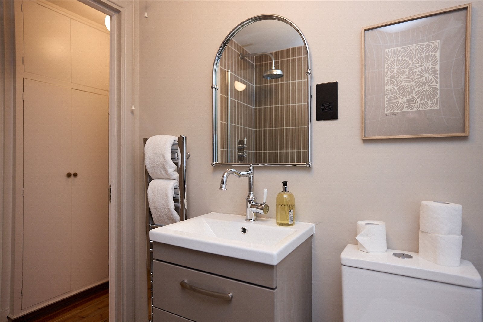 Flat Blythe Road in Greater London