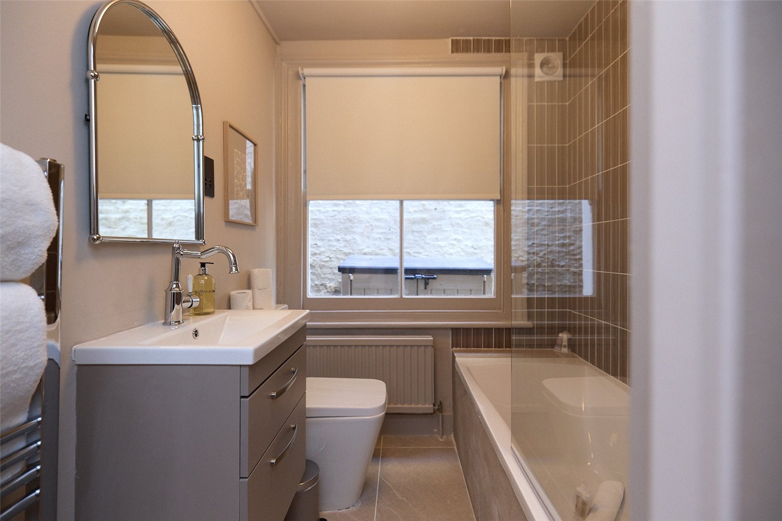 Flat Blythe Road in Greater London