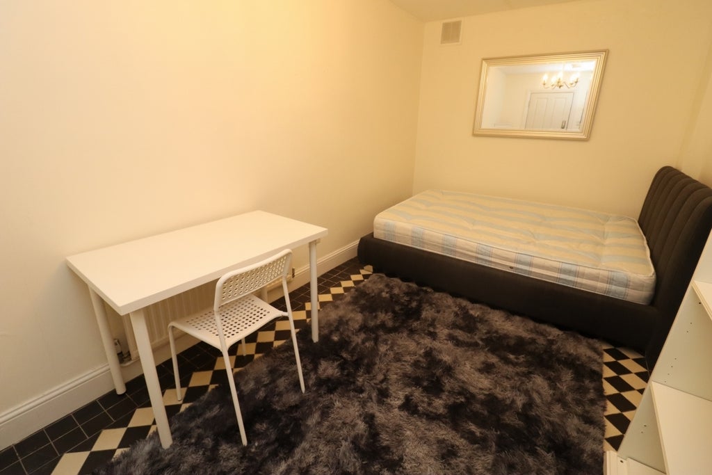 Room Globe Road in Greater London