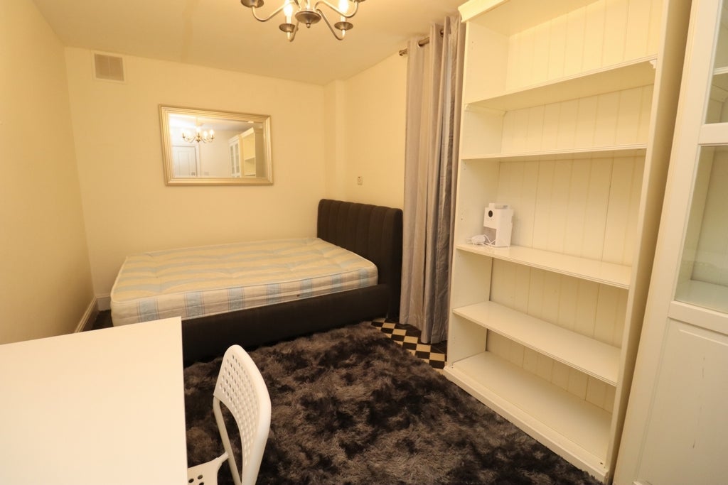 Room Globe Road in Greater London