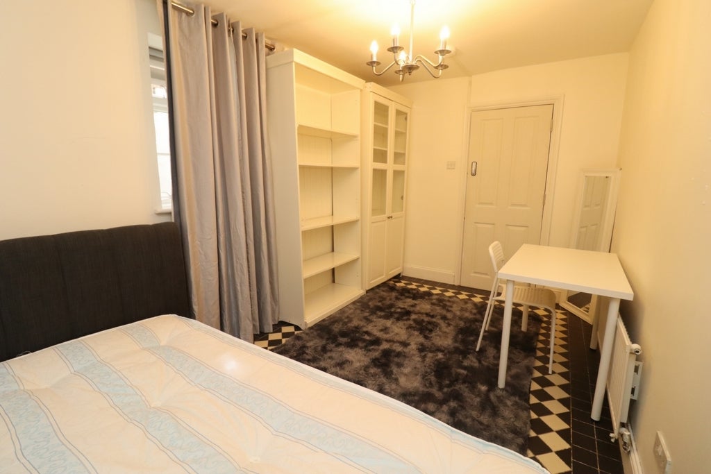 Room Globe Road in Greater London