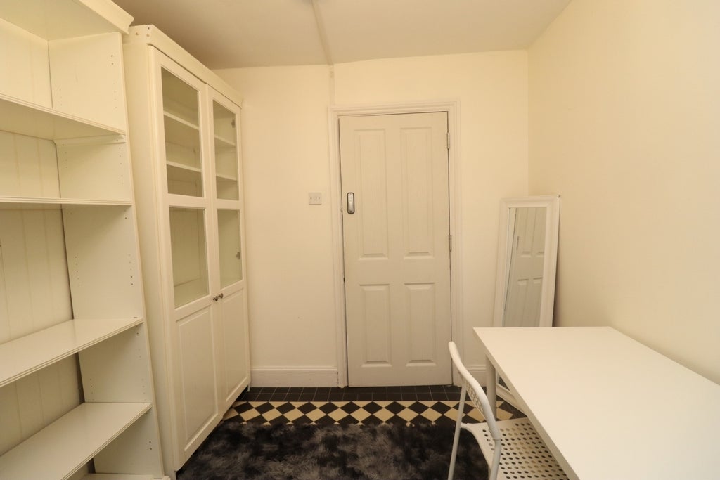 Room Globe Road in Greater London