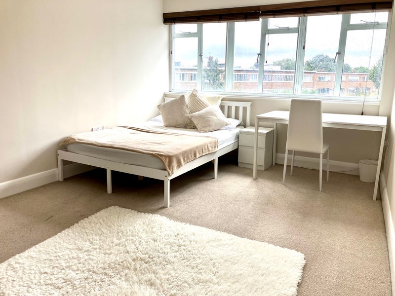 Room Masons Green Lane in Greater London