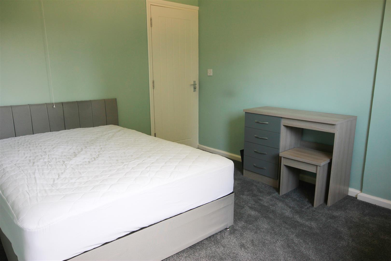 Room Midland Road in Wellingborough