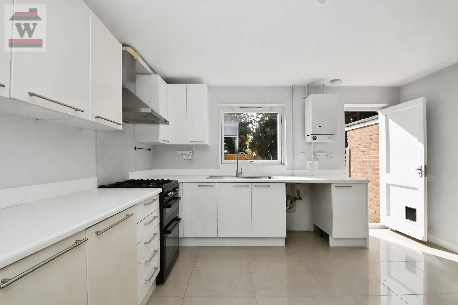 House Aplin Way in Greater London