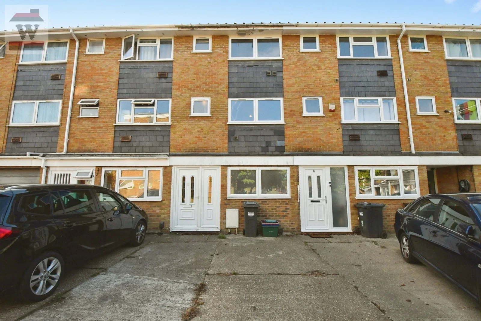 House Aplin Way in Greater London